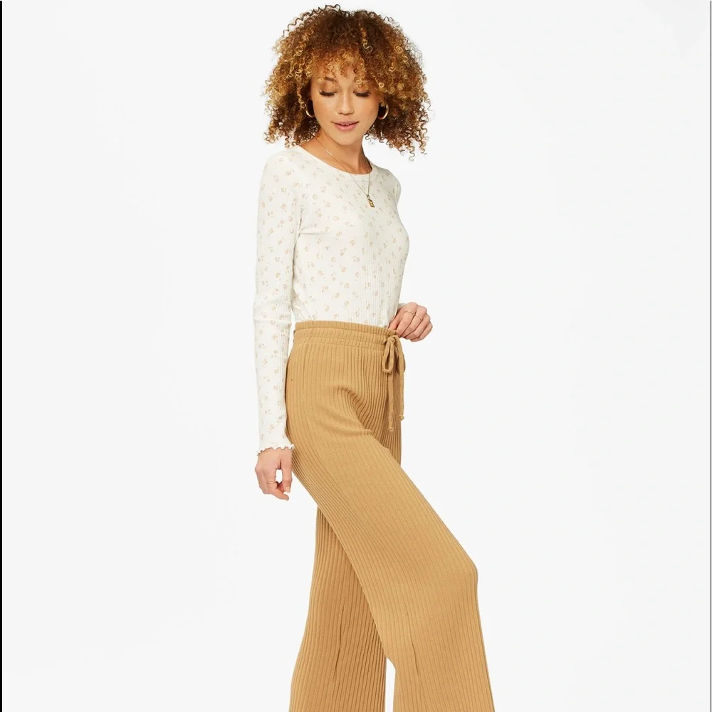 🔆BILLABONG🔆 KEEP LOUNGIN TOP
KEEP LOUNGIN PANT SET - Picture 8 of 14